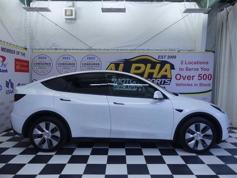 Used 2023 Tesla Model Y Long Range AWD/4WD image 31