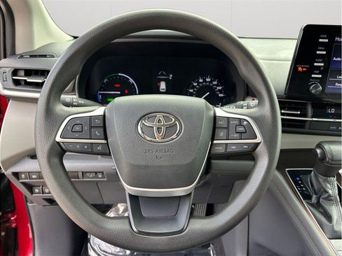 Used 2021 Toyota Sienna LE FWD image 21