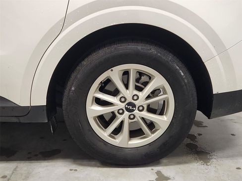 Used 2024 Kia Carnival LX FWD image 29