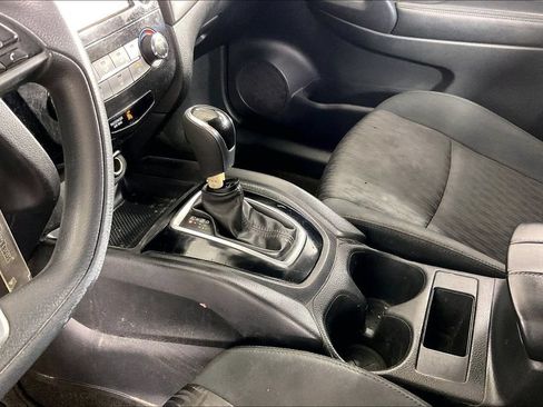 Used 2018 Nissan Rogue S FWD image 17
