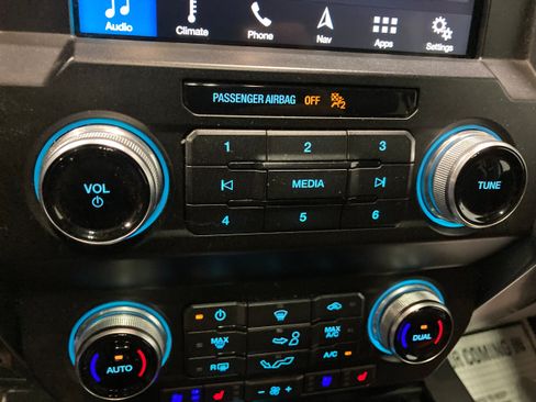 Used 2019 Ford F150 Lariat w/ Equipment Group 502A Luxury AWD/4WD image 33