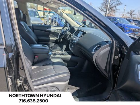 Used 2019 Nissan Pathfinder SL AWD/4WD image 39
