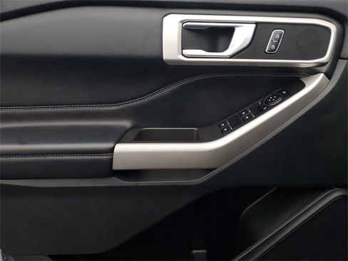 Certified 2023 Ford Explorer XLT image 9