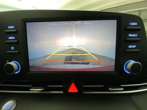Used 2023 Hyundai Elantra SEL FWD image 17