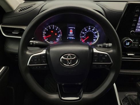 Used 2021 Toyota Highlander L FWD image 22