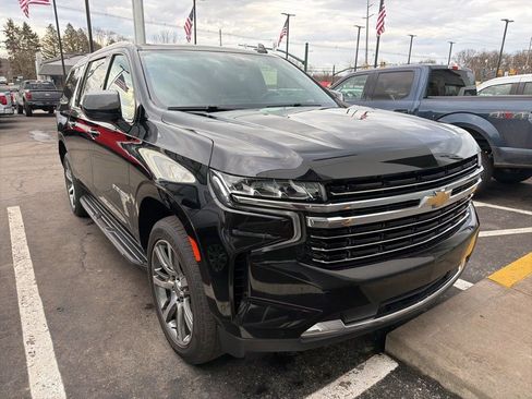 Used 2022 Chevrolet Suburban LT AWD/4WD image 2