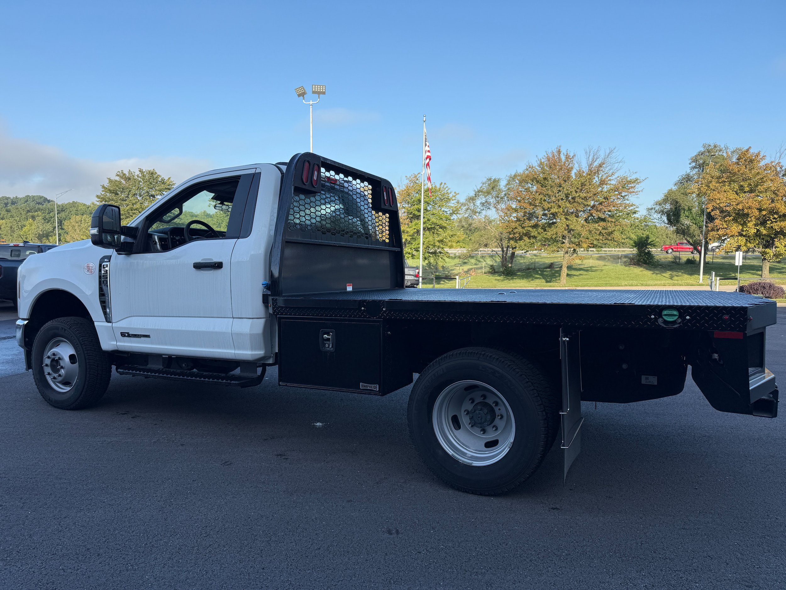 New 2025 Ford F350 4x4 Regular Cab DRW Super Duty image 6
