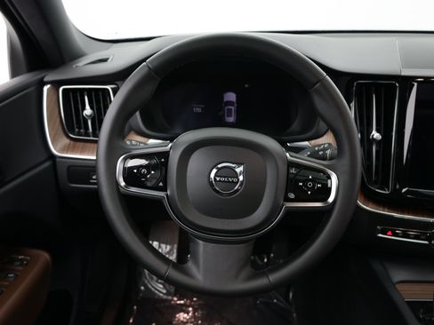 Used 2024 Volvo XC60 B5 Plus AWD/4WD image 25