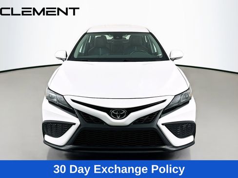 Used 2023 Toyota Camry SE FWD image 3
