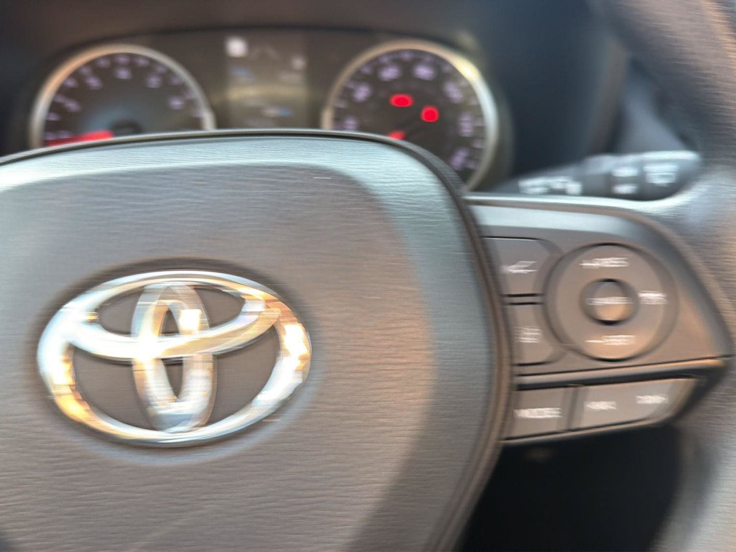 Certified 2022 Toyota RAV4 XLE FWD image 26