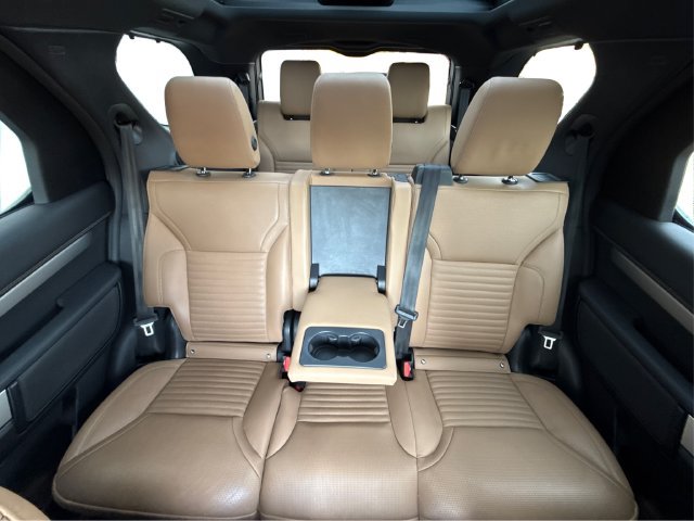 Used 2024 Land Rover Discovery Dynamic SE AWD/4WD image 15