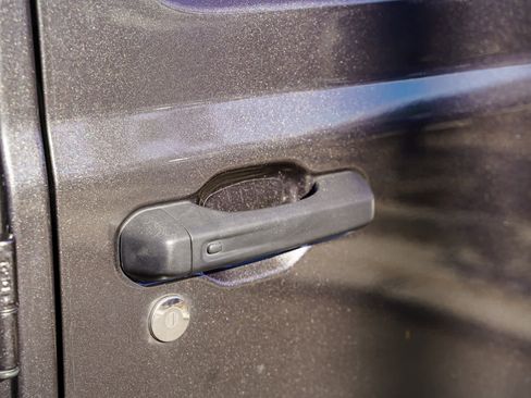 Used 2022 Jeep Wrangler Unlimited Sahara image 13