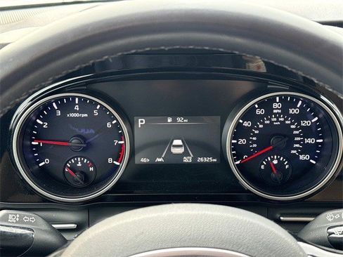 Used 2024 Kia Carnival EX image 27