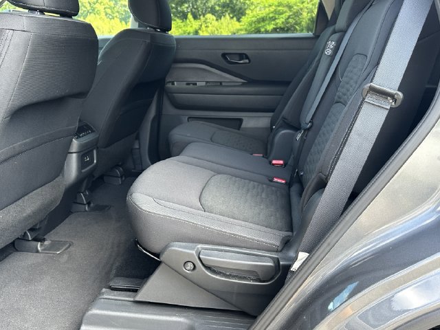 Certified 2025 Nissan Pathfinder SV FWD image 23
