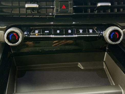 Used 2025 Chevrolet Tahoe LS image 16