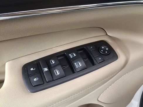 Used 2019 Jeep Grand Cherokee Limited w/ Luxury Group II AWD/4WD image 15