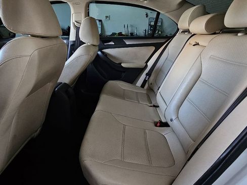 Used 2017 Volkswagen Jetta SE FWD image 16