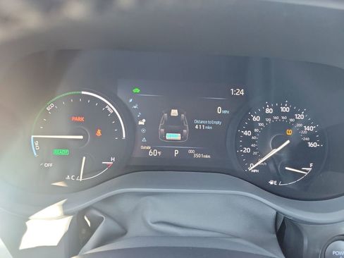 Used 2025 Toyota Sienna XLE image 35