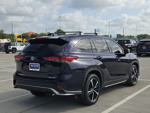 Used 2022 Toyota Highlander XSE AWD/4WD image 3