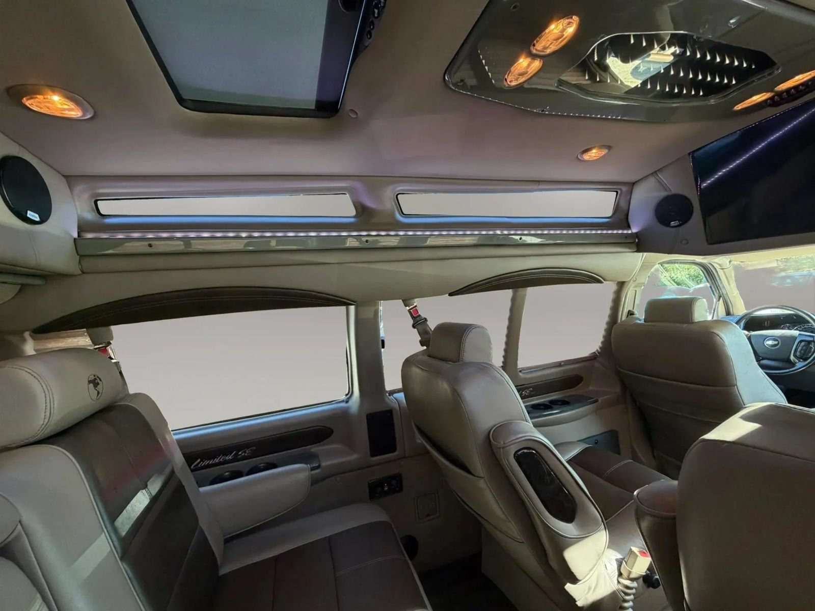 Used 2015 Chevrolet Express 2500 RWD image 41