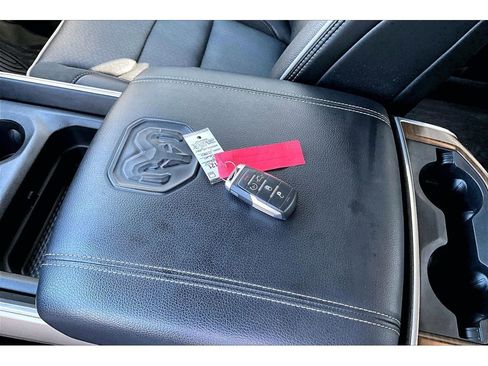 Used 2022 RAM 1500 Laramie AWD/4WD image 11