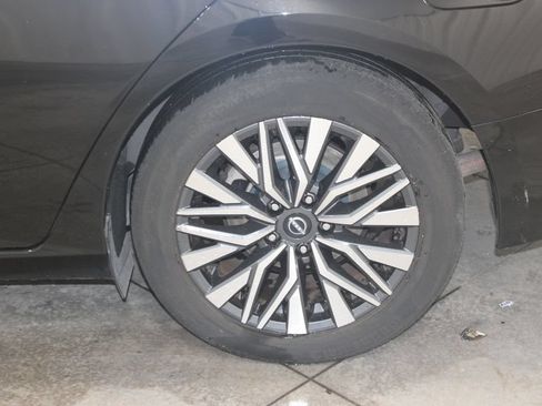 Used 2024 Nissan Altima 2.5 SV FWD image 44
