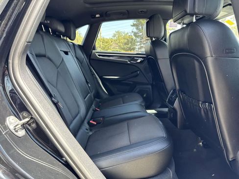Used 2022 Porsche Macan image 37
