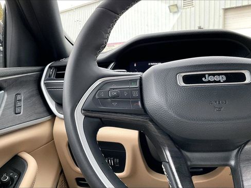 Used 2023 Jeep Grand Cherokee Limited w/ Trailer Tow Prep Group (B) image 19