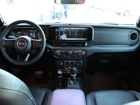 Used 2025 Jeep Wrangler Unlimited Rubicon AWD/4WD image 44