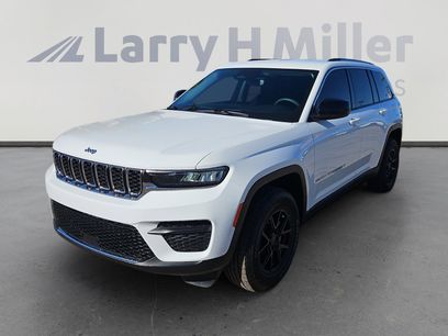 Used 2023 Jeep Grand Cherokee Laredo