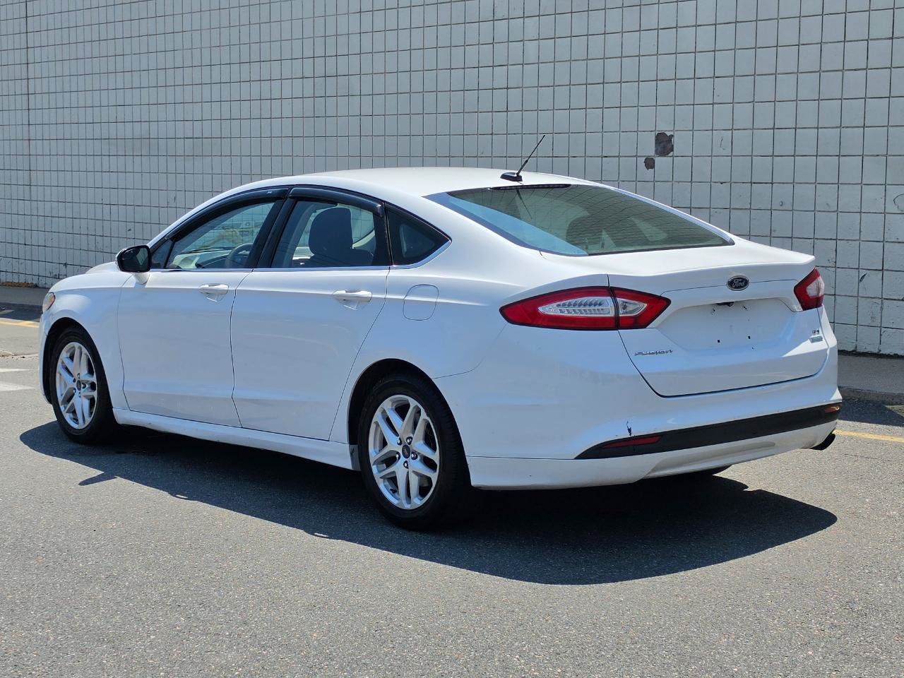 Used 2015 Ford Fusion SE FWD image 5