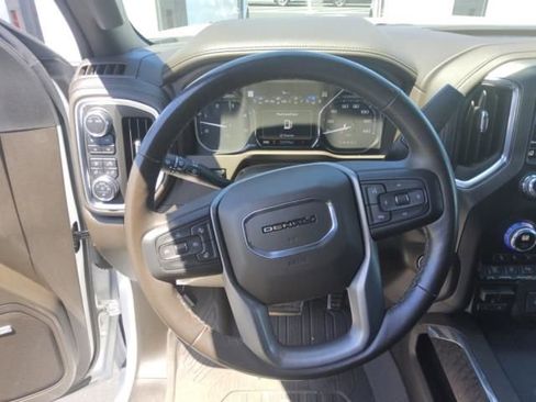 Used 2022 GMC Sierra 2500 Denali w/ Technology Package AWD/4WD image 3