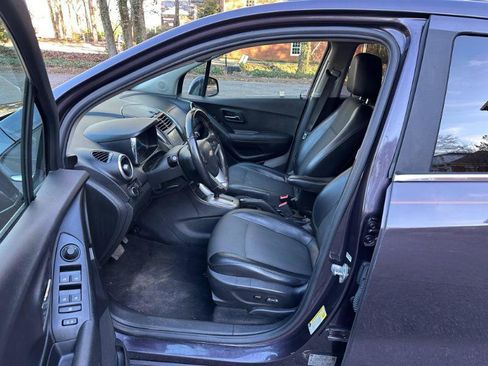 Used 2016 Chevrolet Trax LT w/ LT Convenience Package image 19