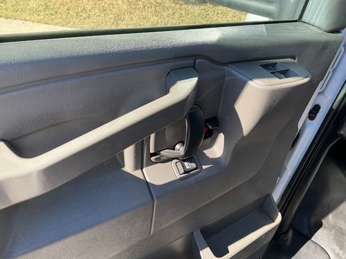 Used 2016 Chevrolet Express 3500 image 10