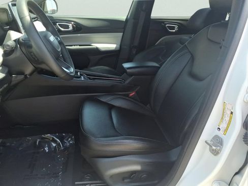 Used 2025 Jeep Compass Limited AWD/4WD image 21