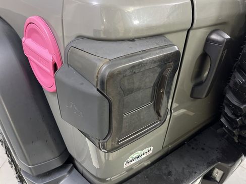 Used 2022 Jeep Wrangler Unlimited Rubicon w/ Cold Weather Group image 46