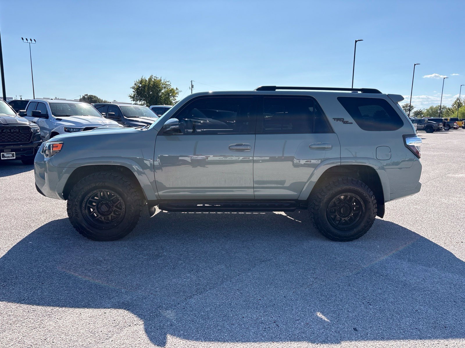 Used 2022 Toyota 4Runner TRD Off-Road Premium w/ Moonroof Package AWD/4WD image 2