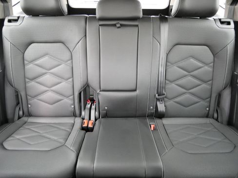 Certified 2024 Volkswagen Atlas SE w/ Black Wheel Package image 13