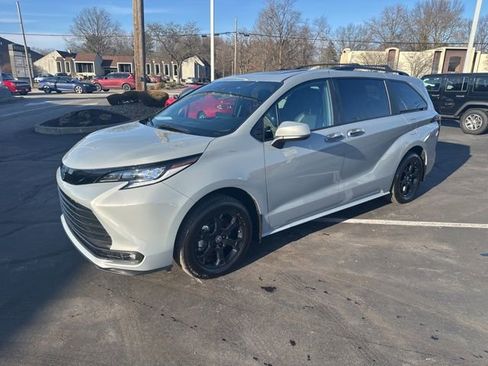 Used 2025 Toyota Sienna XLE Woodland Edition AWD/4WD image 1