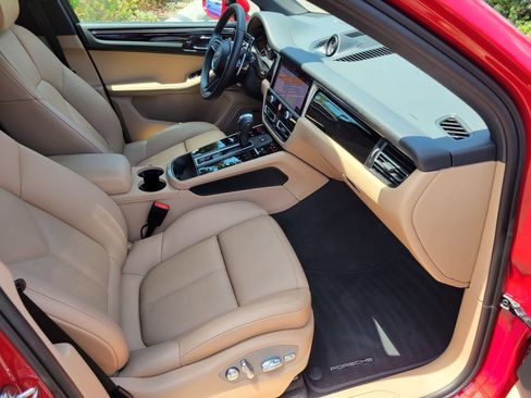 Used 2026 Porsche Macan AWD/4WD image 28