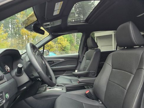 Used 2023 Honda Passport EX-L image 2