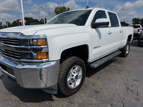Used 2017 Chevrolet Silverado 2500 LT AWD/4WD image 9