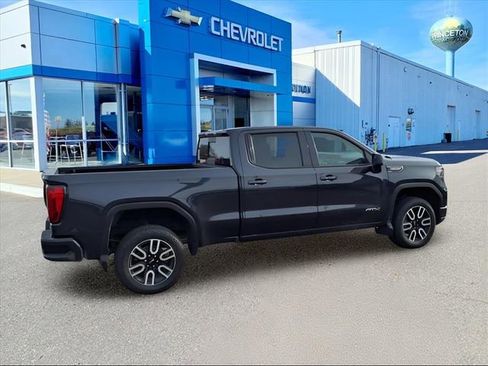 Used 2022 GMC Sierra 1500 AT4 w/ AT4 Preferred Package image 3