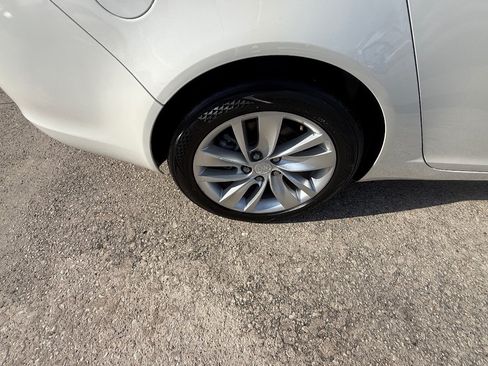 Used 2015 Buick Regal FWD image 11