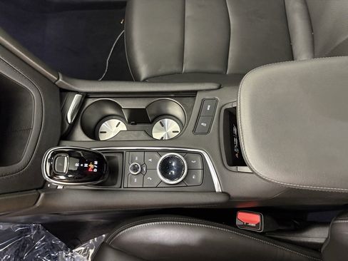 Used 2025 Cadillac XT6 Premium Luxury image 31