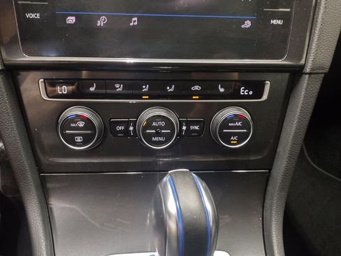 Used 2019 Volkswagen e-Golf SE w/ Driver Assistance Package image 21