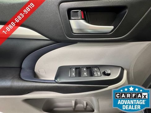 Used 2017 Toyota Highlander SE AWD/4WD image 26