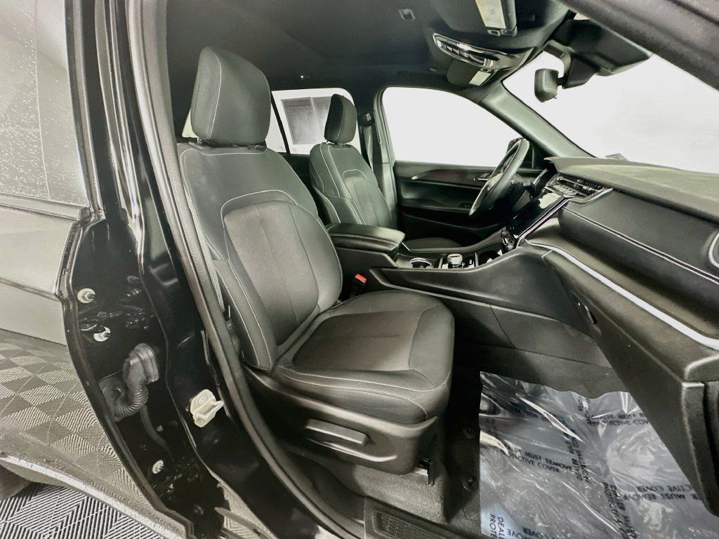 Certified 2024 Jeep Grand Cherokee Laredo X w/ Luxury Tech Group I AWD/4WD image 40