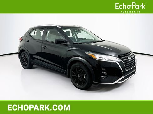 Used 2023 Nissan Kicks SV image 1