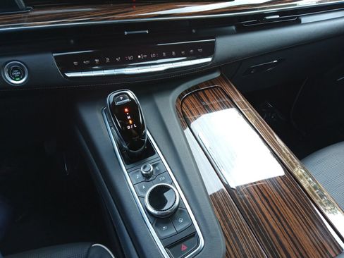 Used 2021 Cadillac Escalade Premium Luxury w/ Driver Assist Tech Package AWD/4WD image 18